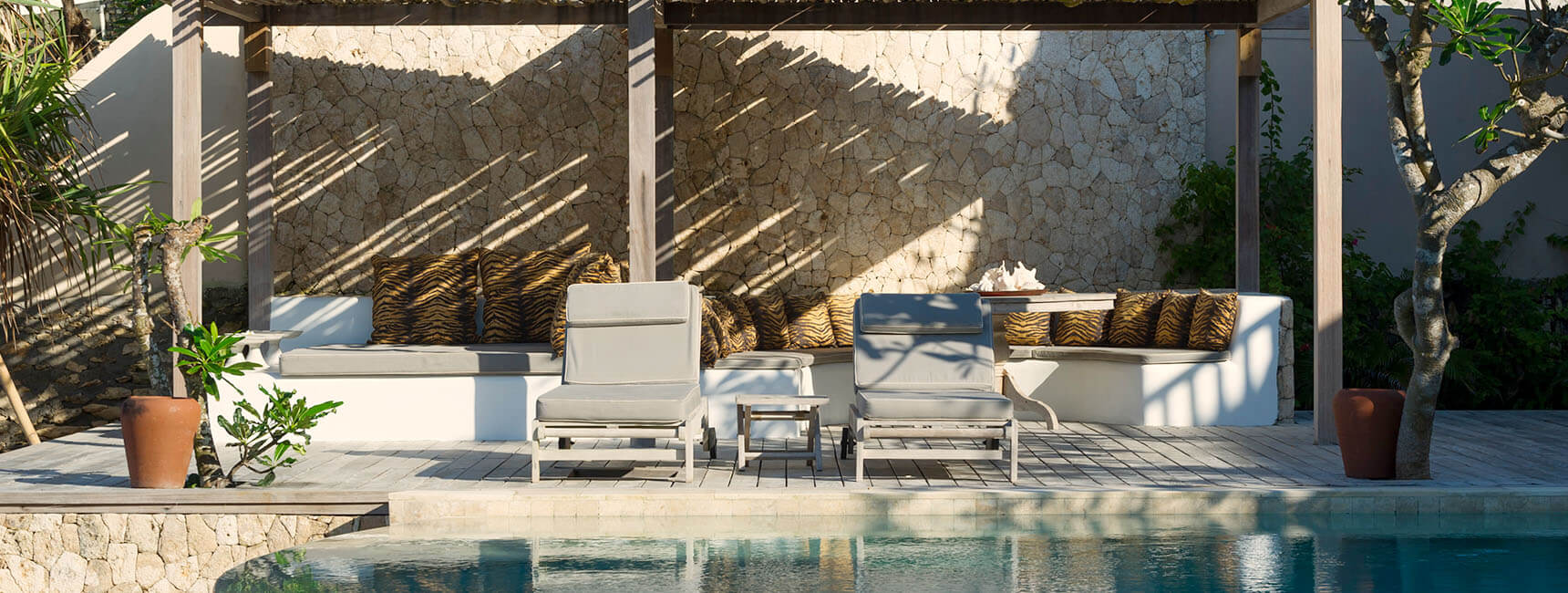 Voyage - Pool relaxation